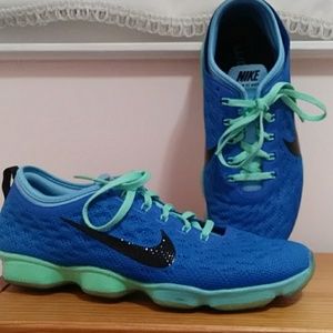 Blue/aqua women's Nike Zoom size 8.5